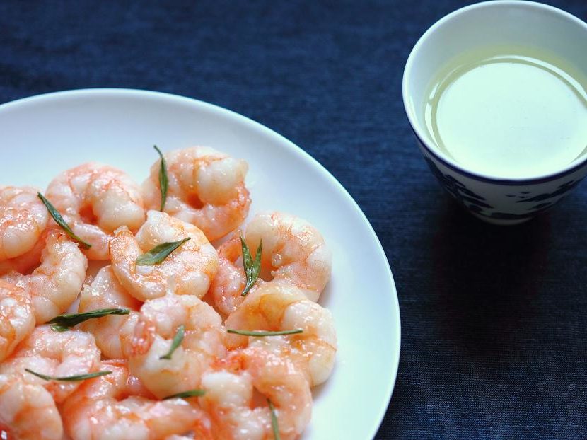 A signature dish from the city of Hangzhou, Dragon Well shrimp is flavored by the famous tea from the city: Dragon Well tea or Longjing cha (龙井茶) in Mandarin.