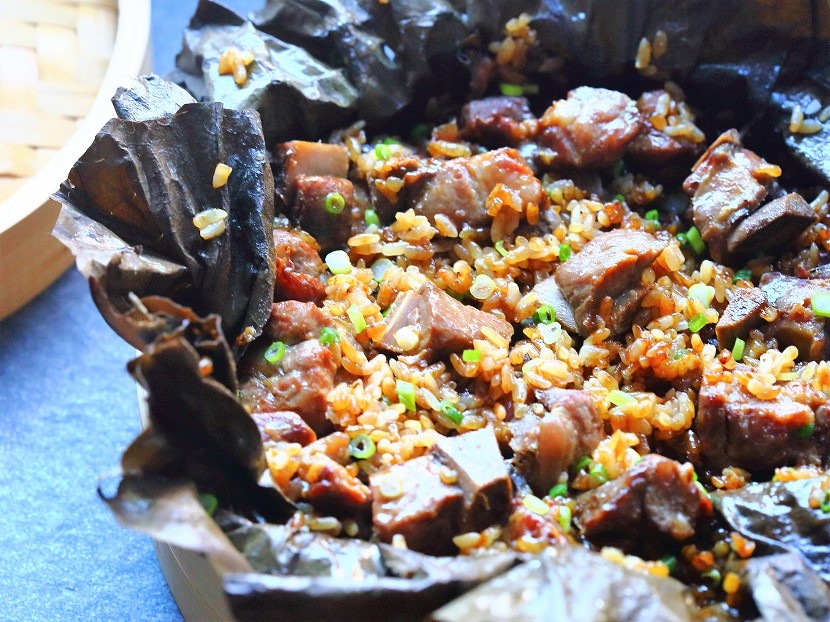 Wrapping glutinous rice and pork ribs in lotus leaf is guaranteed to create an irresistible parcel after a long steaming.