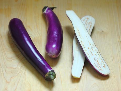 Called qie zi (茄子) in Mandarin, eggplant is widely used in Chinese cooking and stars in well-known dishes such as Fish-Fragrant Eggplant (鱼香茄子).