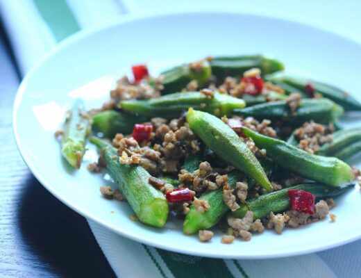 The dry-frying method creates crisp-tender texture in the okra. The addition of ground pork and ya cai (芽菜), a unique preserved vegetable from Sichuan, makes the dish intriguing with layers of flavors.
