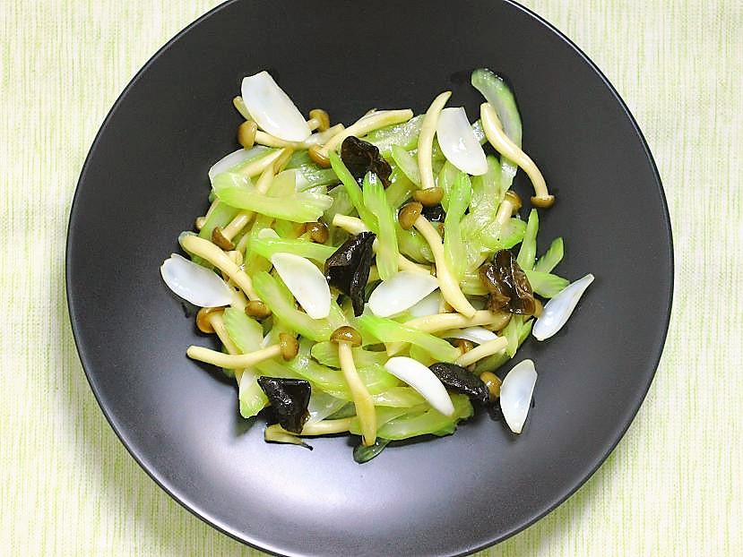 The crisp and sweet lily bulbs make a refreshing stir-fry with celery and mushrooms.