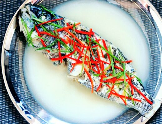 Without using any milk or cream, the milky look and creamy taste of this fish soup is the result of the emulsion of gelatin and fat through boiling.