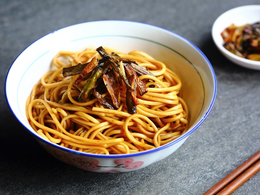 When the noodles are tossed with soy sauce and the fragrant scallion oil, they are coated with a powerful flavor punch, a beautiful golden color, and a marvelous sheen.