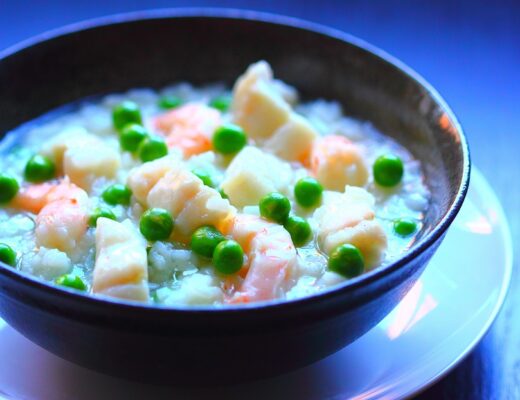 This congee (rice porridge) with shrimp, fish, and peas is quick to make and tastes wonderful.