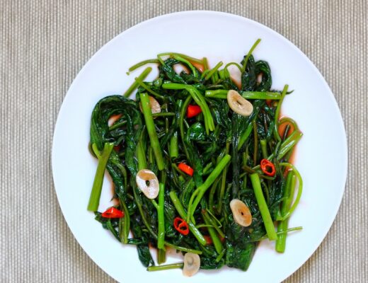 Packed with umami, the fermented tofu lends body and richness to the water spinach leaves and stems, and make them irresistible!