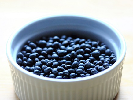 Black soybeans (黑豆, Hei Dou in Mandarin) are a variety of soybeans. 