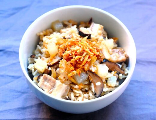Rice with white radish (萝卜饭) is a specialty from the city of Quanzhou (泉州) in southern Fujian Province.
