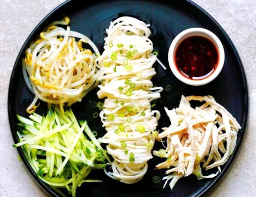 Cold noodles with shredded chicken (鸡丝凉面) are a favorite in many Chinese households.