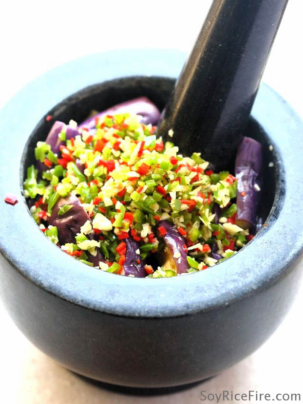 Pounded eggplant and chili peppers (擂椒茄子), is a beloved summer dish in Hunan and the neighboring provinces.