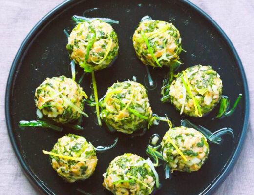 When diced water chestnuts are added to minced meat, their crunchiness makes the otherwise soft and tender meatballs more exciting.